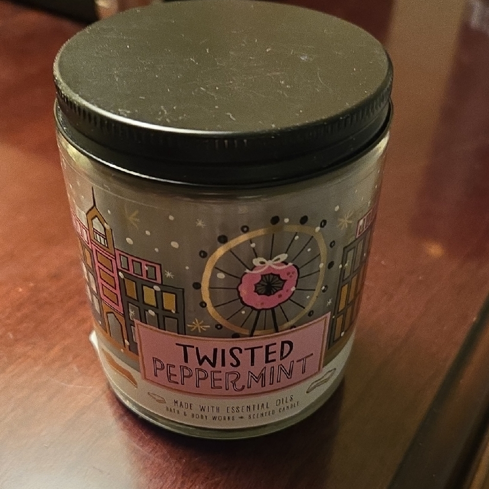Bath & Body Works Twisted Peppermint Candle - Black and Pink NWT